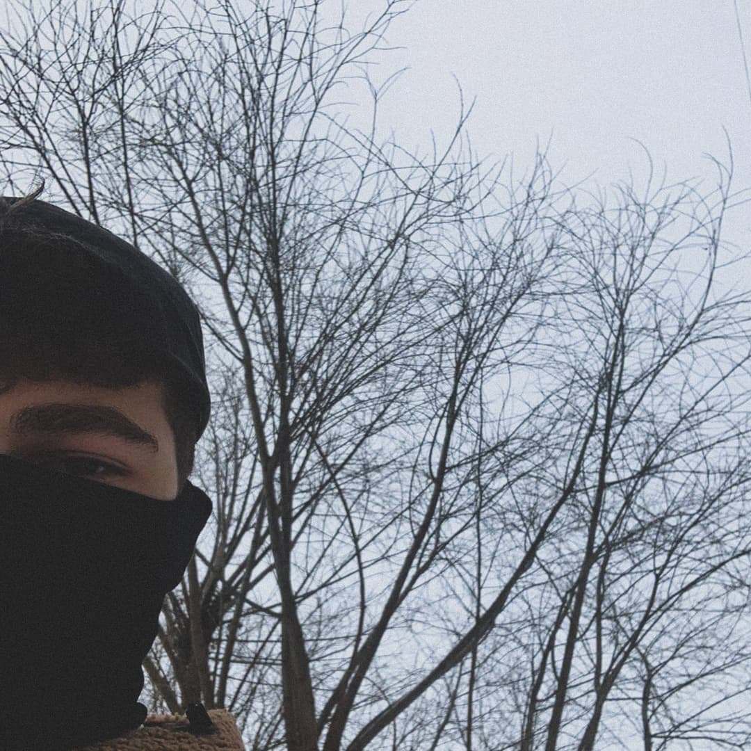 Вроде бы живой