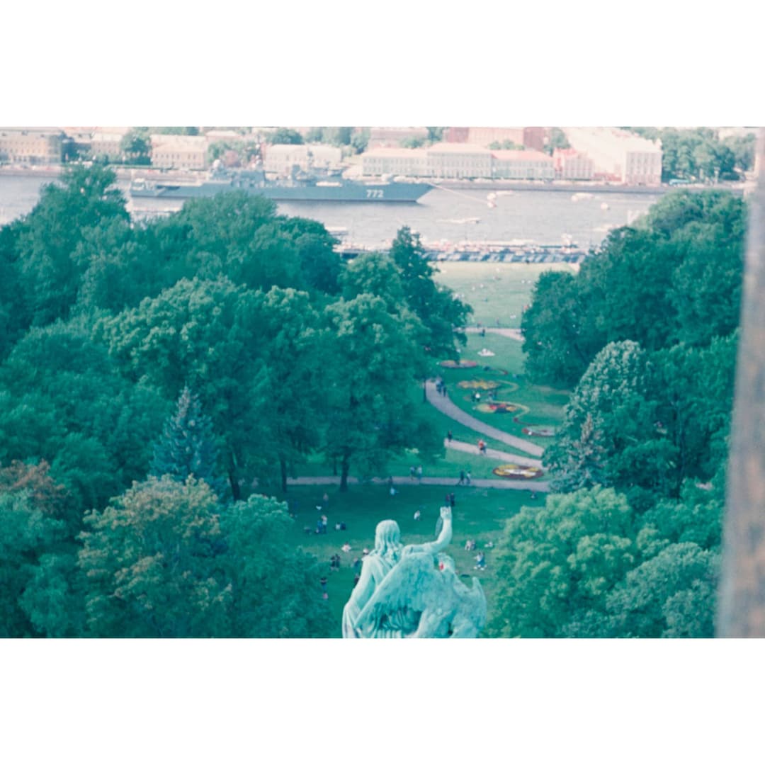 город просыпается