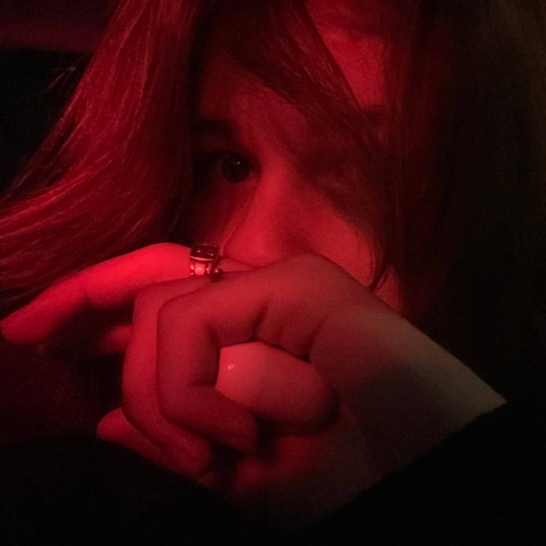 Знает